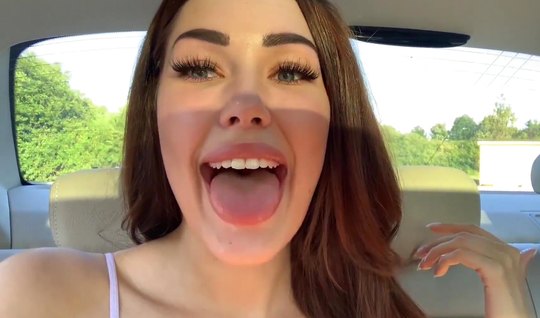 Beauty is ready to accept lover’s sperm after a home blowjob in the car