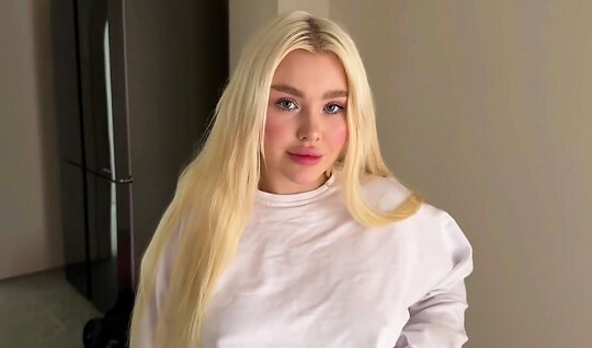 The blonde in leggings is not against trying hot sex